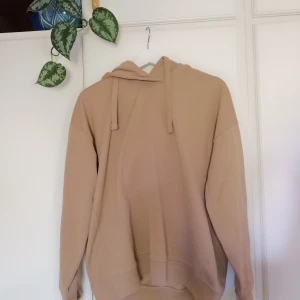 Mysig stor Hoodie  - Nyköpt beige hoodie, stor i sin storlek. Lager 157, aldrig använt🥀🥀
