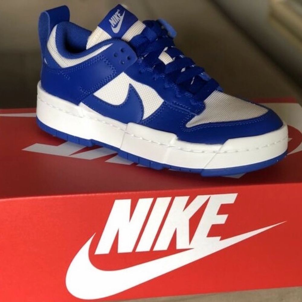 Pris kan diskuteras 2 par FETA ”Dunk disrupt royals” som är helt nya och aldrig använda. Jag skulle köpa själv om de var i min storlek! Ett par är i storlek 39 och det andra i 41. Skriv privat för fler bilder och frågor ❤️ bud nu, 1900kr/st. Skor.