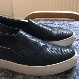 Vagabond skor - Säljer mina läderskor från vagabond då dem är för små och inte kommer till användning. Bara använda några fåtal gånger. Fräscha och hela😇💗