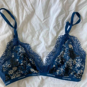  - Nyköpt Calvin Klein bh. Säljer pga för liten storlek. Endast använd när provad💗
