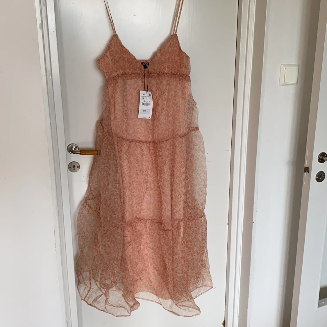 HELT NY jätte fin och somrig klänning från ZARA