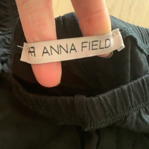 Söta shorts - Svarta mjukisshorts med vit spets, aldrig använda- lapp saknas dock