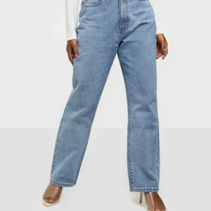 Blå vida Jeans - Helt nya supertrendiga jeans från missguided stl 36, säljer då dem var lite för små för mig som vanligtvis har stl 38. (Mappen kvar). Nypris 399. 