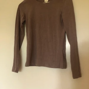 långärmad - Säljer nu denna coola långärmad! bara provad men inga lappr kvar💓 50kr + frakt