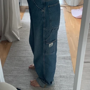 Weekday X Lee - Super balla weekday x lee jeans som tyvärr inte kommer till användning. De är stora i storleken då det är skate jeans. Buda i kommentarerna & minst 30kr högre än det ledande budet! Frakt inte inkluderat. LEDANDE BUD 790