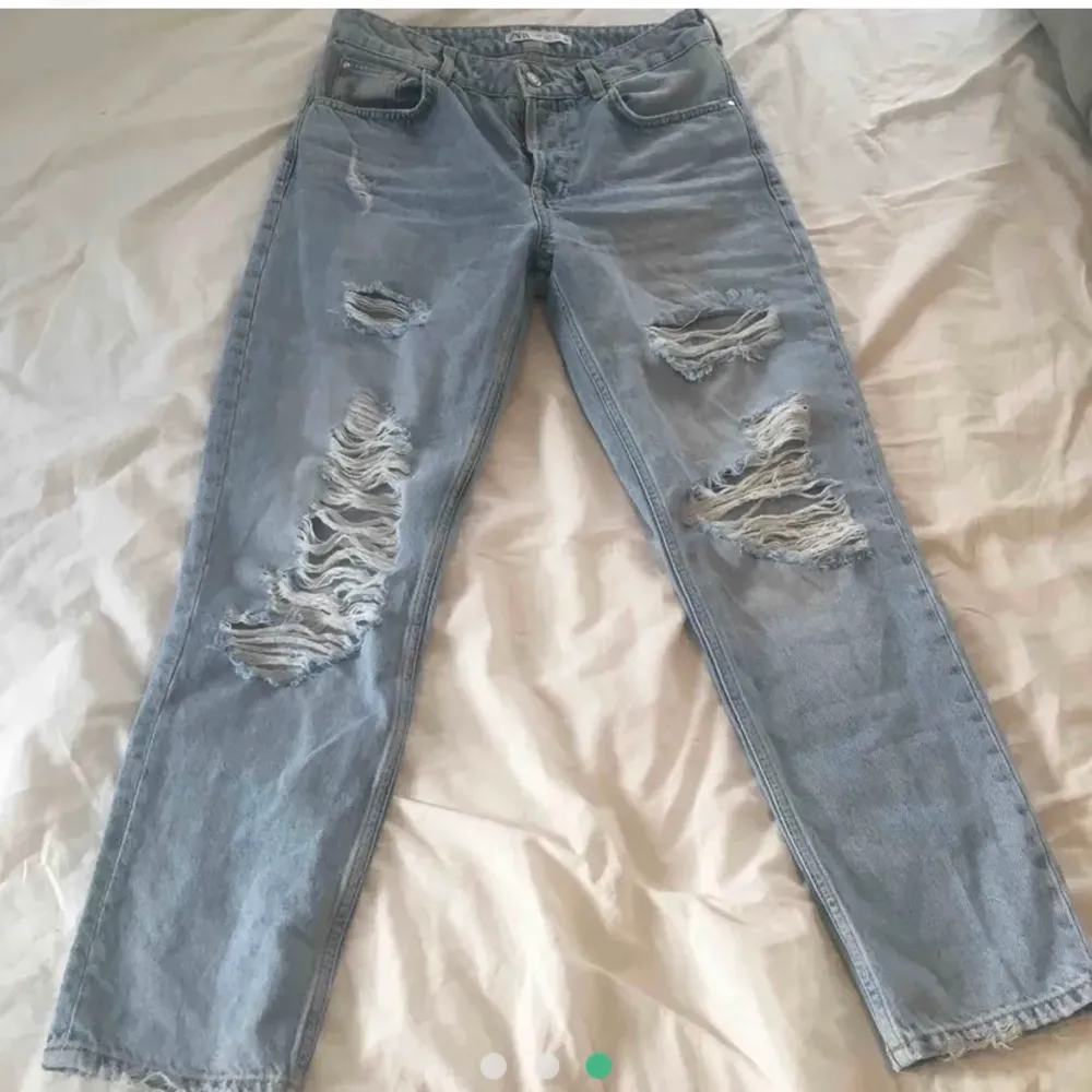 Zara jeans. Använda en gång❤️ strl 38. Jeans & Byxor.
