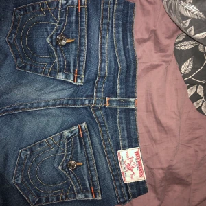 True religion jeans - Säljer dessa true religion jeansen då de är för små