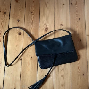 Svart väska  - Frakt 40kr