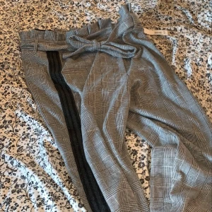 Finbyxor - Strl M men skulle säga att dom passar  L/XL helt nya lapp kvar!