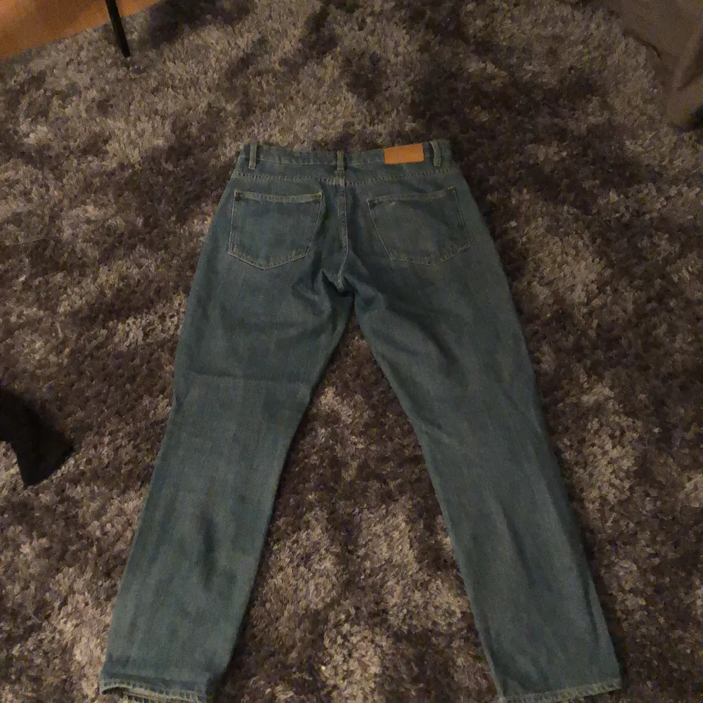 Super fina och sköna jeans från american vintage i nyskick och nästan aldrig använda, säljer pga att dom är för små för mig! Köparen står för frakt! Kan mötas upp i Stockholm . Farkut & Housut.