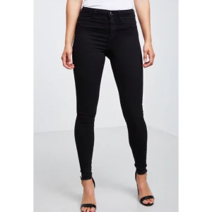  - Molly highwaist jeans från gina . Bra skick nt använda. Storlek S. Nypris-300kr . Pris+frakt!