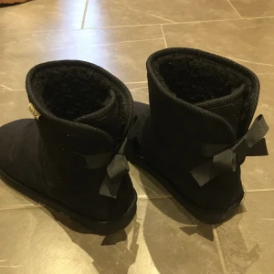  - Supersköna uggs, väldigt bra skick, knappt använda. 