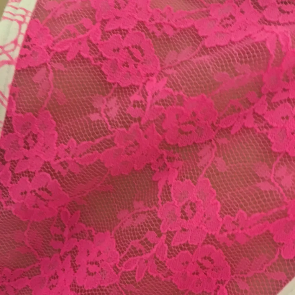 Pyjamas med rosa spets och tyg med rosa fjärilar, tycker den är jättefin men använder aldrig den är i bra skick swish går bra köpare står för frakten . Övrigt.