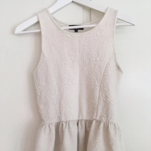  - Peplumtopp från Bikbok, välbehållen! 