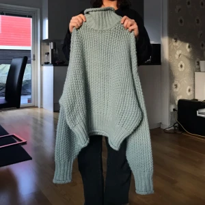  - super snygg stickad tröja från hm, med turtle neck och långa ärmar, perfekt för den kalla vintern 