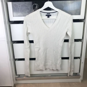  - Kabelstickad tröja från Tommy Hilfigher, strl xs. Endast använd 1 gång så i nyskick! 