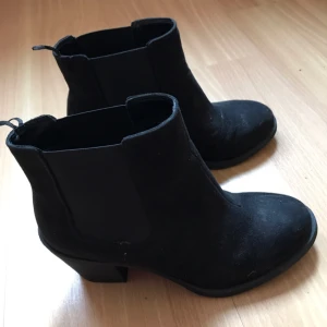  - Höst-boots i storlek 38! Bekväma och snygga nu till hösten. 
