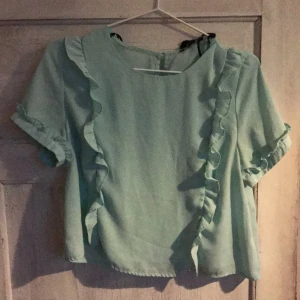 - Snygg blus från Forever21. Använd bara endast en gång🌸