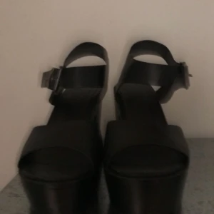  - Klackskor inte så höga, använt fåtal gånger 