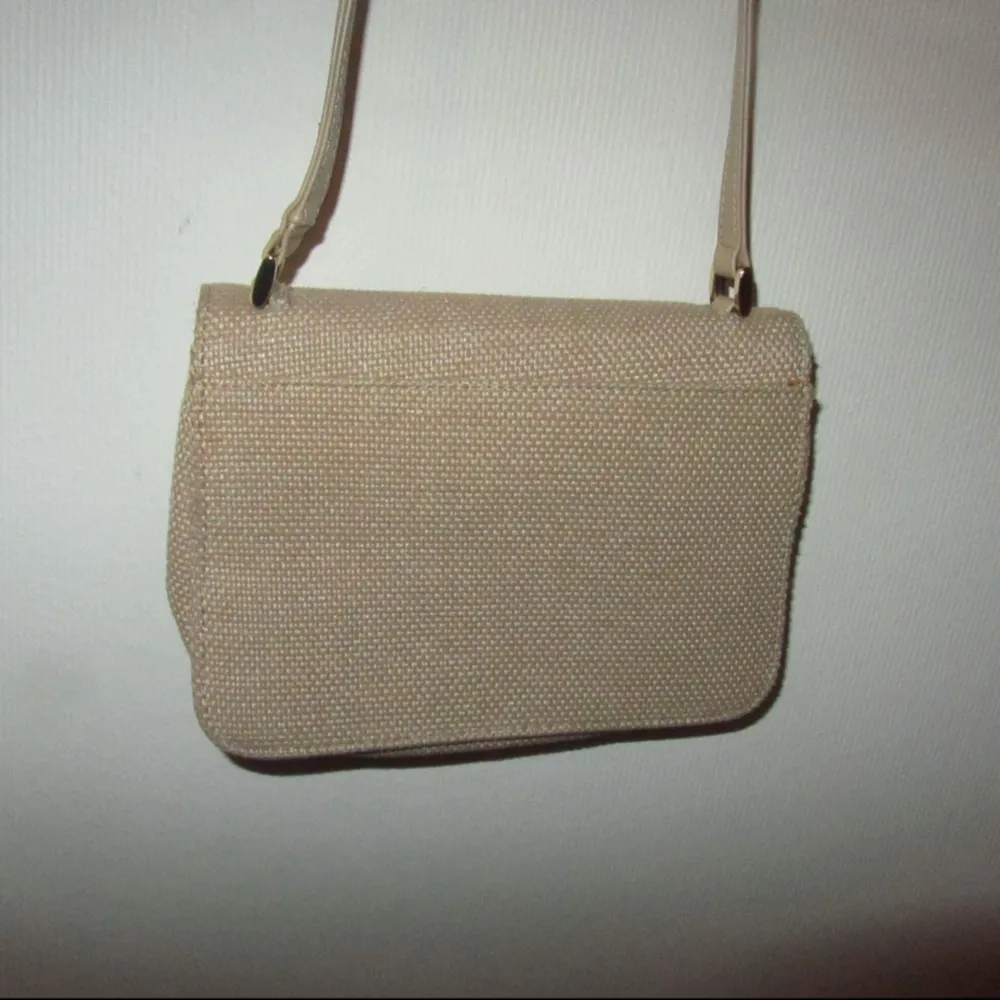 Mini shoulder bag . Väskor.