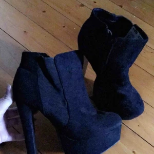  - Klackskor endast använda 1 gång! Nypris 499