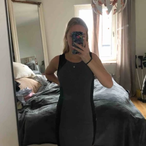  - Jätte snygg klänning från h&m, använd 1-2 ggr. Köpt för 399kr