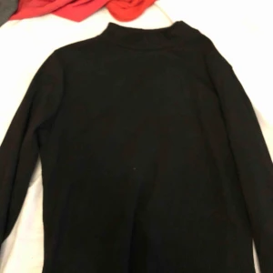  - Svart polotröja från lager 157. Knappt använd. Frakt ingår