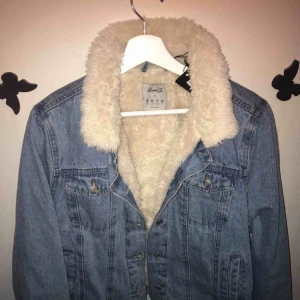  - Jätte fin jacka jag aldrig använder, prislappen är kvar. 300 kr! 💓