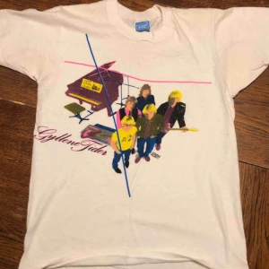  - Gyllene Tider Vintage T-shirt. Medium på lappen men sitter som small.  Screen stars supermjuka och eftertraktade 70/ tidigt 80-tals tröja. 