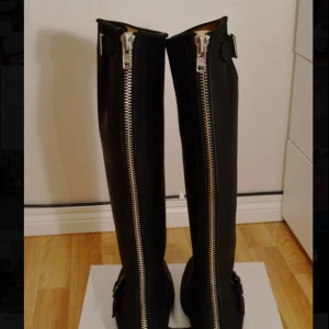  - Hej säljer mina fina johny bulls då de inte är till användning. Jätte fint skick på dom och kan eventuellt skickas fler bilder vid intresse. Passar både 36,37.  Hör av er vid intresse!:) 