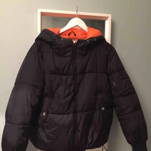  - Jättefin jacka från Carlings som passar till både hösten och vintern