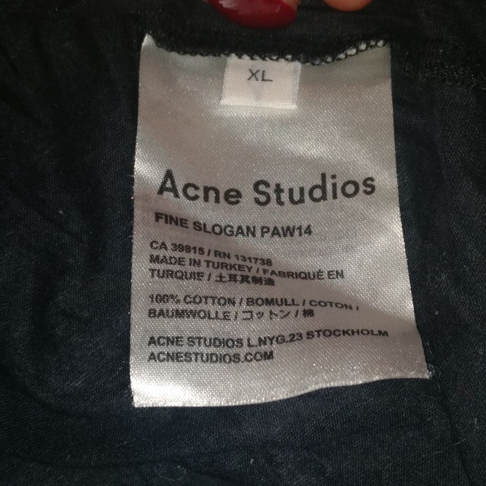 T-shirt av Acne Storlek XL (jag har storlek XS/S annars för ref) Köparen står för frakt! . T-shirts.
