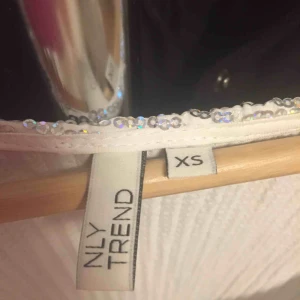  - Paljett jumpsuit, använd en gång.  Perfekt till nyår! ⭐️ OBS! Säljer endast till personer som kan ta sig till Helsingborg för att köpa, skickar inget via post.