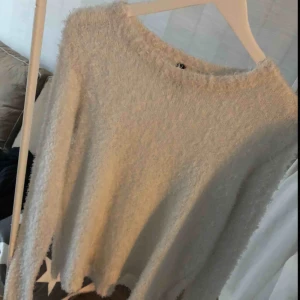  - En vit tröja  +frakt 