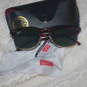  - Helt oanvända äkta Rayban’s.