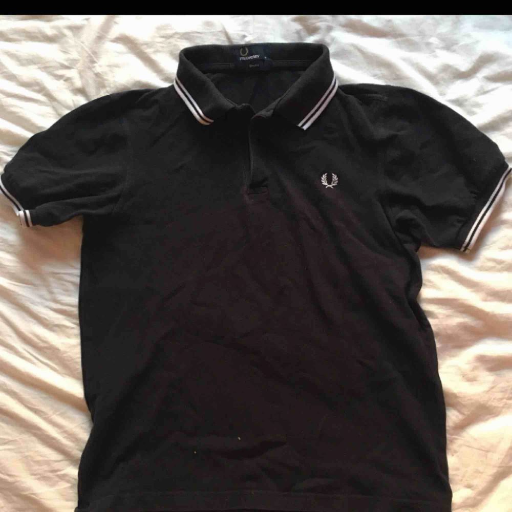 Fred Perry pike, strl herr M slim | Plick Second Hand