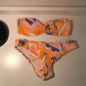 - En superfin bikini från hm, trosorna är lite Brasilian string, isuper bar skick är dock för liten för mig. Köparen står för frakt
