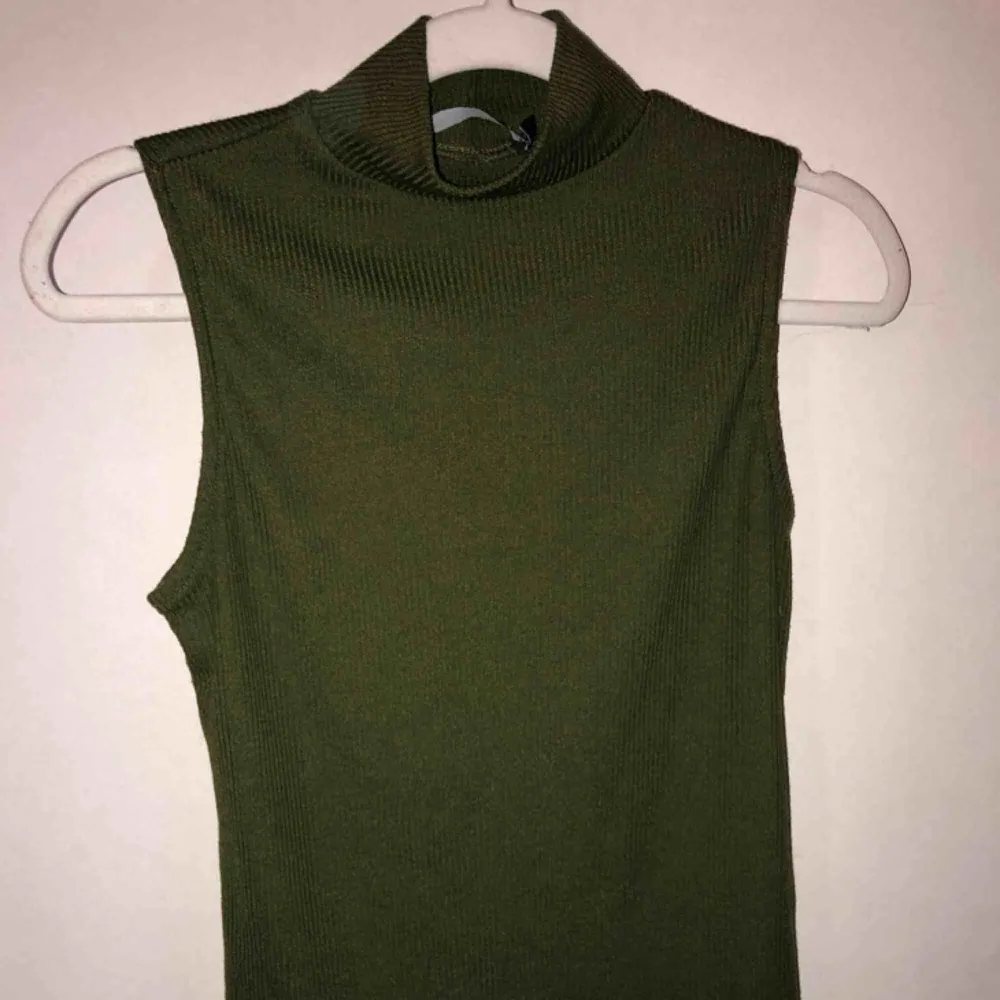 Ett linne i jättefin grön färg som tyvärr inte kommer tillanvändning.. 💚 Köparen står för frakt! 🧡. Toppar.