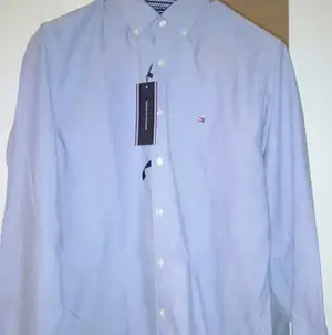 Tommy Hilfiger Oxford skjorta, helt oanvänd. Nypris 899, prislapp sitter kvar 