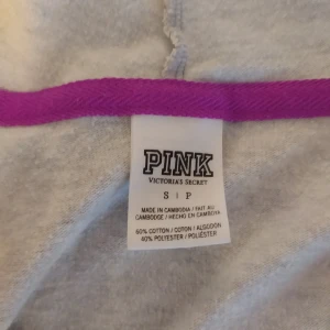 Victoria Secret hoodie - Nyskick, impulsköp som är helt felfri.