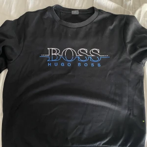 Strl XL - Köpt på en hugo boss affår för 1100kr. Den är i bra skick och pris kan diskuteras 