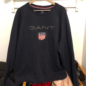 Gant tröja 4 Xl - Gant tröja 4XL. Använd en del 6.5/10 i skick. Vid köp av flera varor går priset att diskutera. Köpare står för frakten (PostNord skicka lätt 63kr upp till 1kg). För mer detaljer, skriv. 
