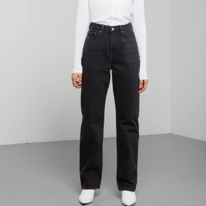 jeans  - weekday jeans i modellen row/rowe i färgen echo black💖 säljer då jag inte använder de längre, fint skick 