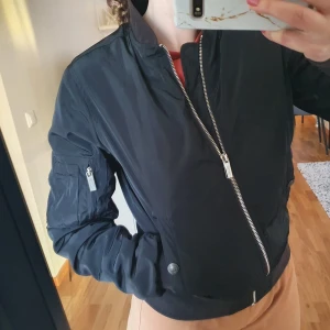 Crocker bomberjacka size S - Black Crocker jacket in good condition. Payment method Swish