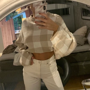 Tröja  - Säljer nu denna skit fina stickade tröjan😍😍😍 sitter as bra på mig som är en S