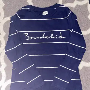 En jättefin sweatshirt i storlek M från Bondelid. Köpt för 349kr men är knappt använd. Passar en S också! 😋