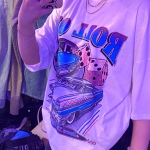 T-shirt  - Säljer p.g.a att den inte kommer till användning. Frakt tillkommer. 