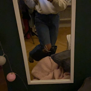Vidajeans  - Kommer sälja mina vida jeans från Gina. Jag säljer dem för att jag råkade köpa alldeles för stor storlek så dem kommer att passa dem mot dem större storlekarna. Jag skulle ha sytt in dem men valde att sälja dem istället för använder dem inte så ofta längre. Dem är köpta för 600kr men kommer sälja dem för 150kr om ni skulle vara intresserade hör av er privat ☺️ 