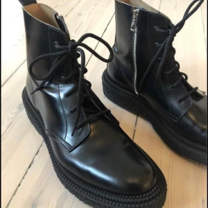 H&M X Giambattista Valli  - Endast använda två gånger. Som nya! Nypris: 2500kr. 