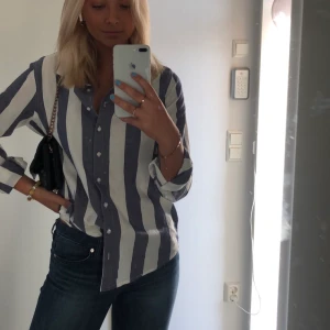 Randig skjorta - Säljer denna skjorta i från h&m💖💖 